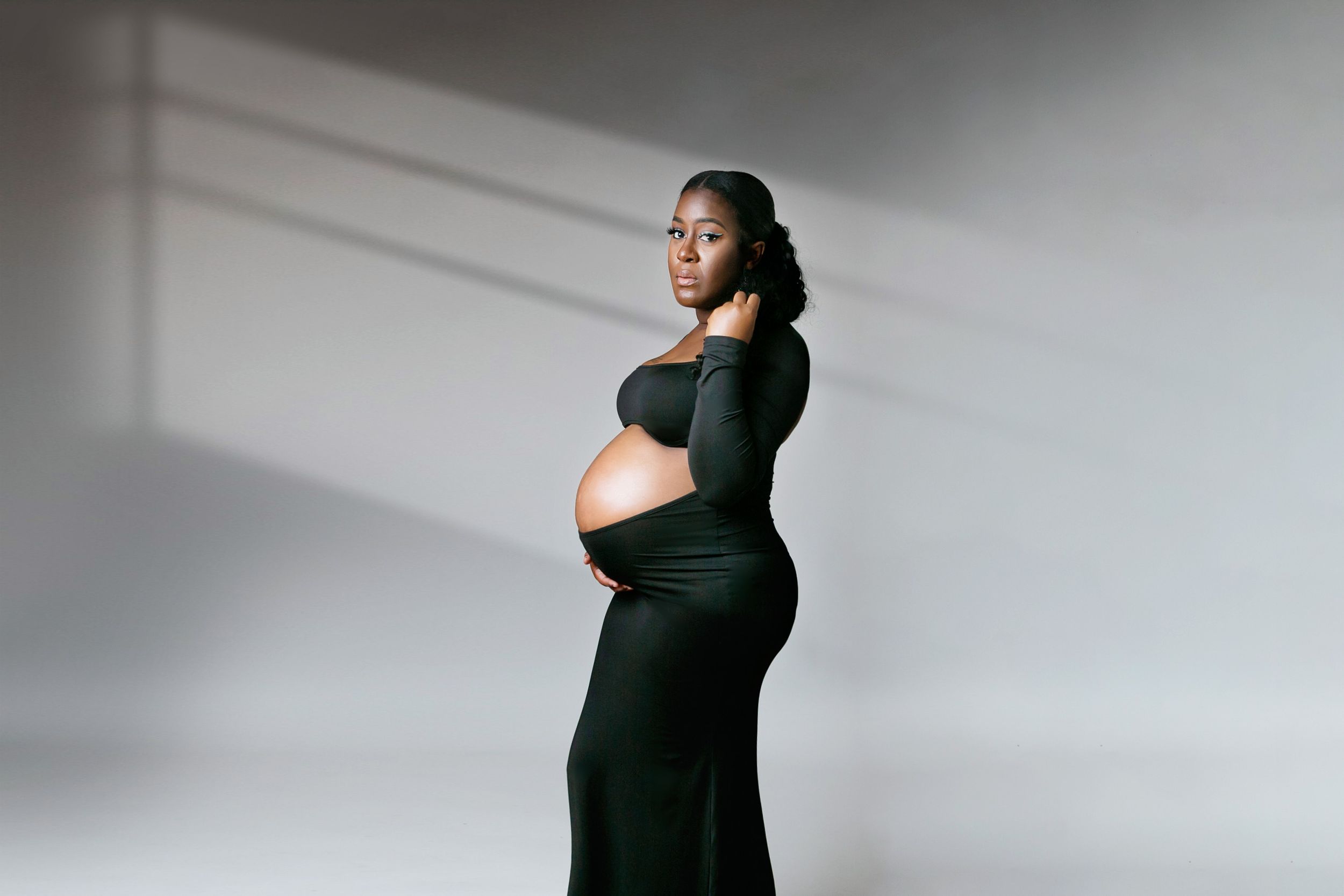 Capturing the Beauty of Pregnancy: Why You Should Hire an Orlando Maternity Photographer?